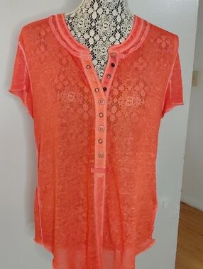 We The Free Bright Coral Henley Short Sleeve Top